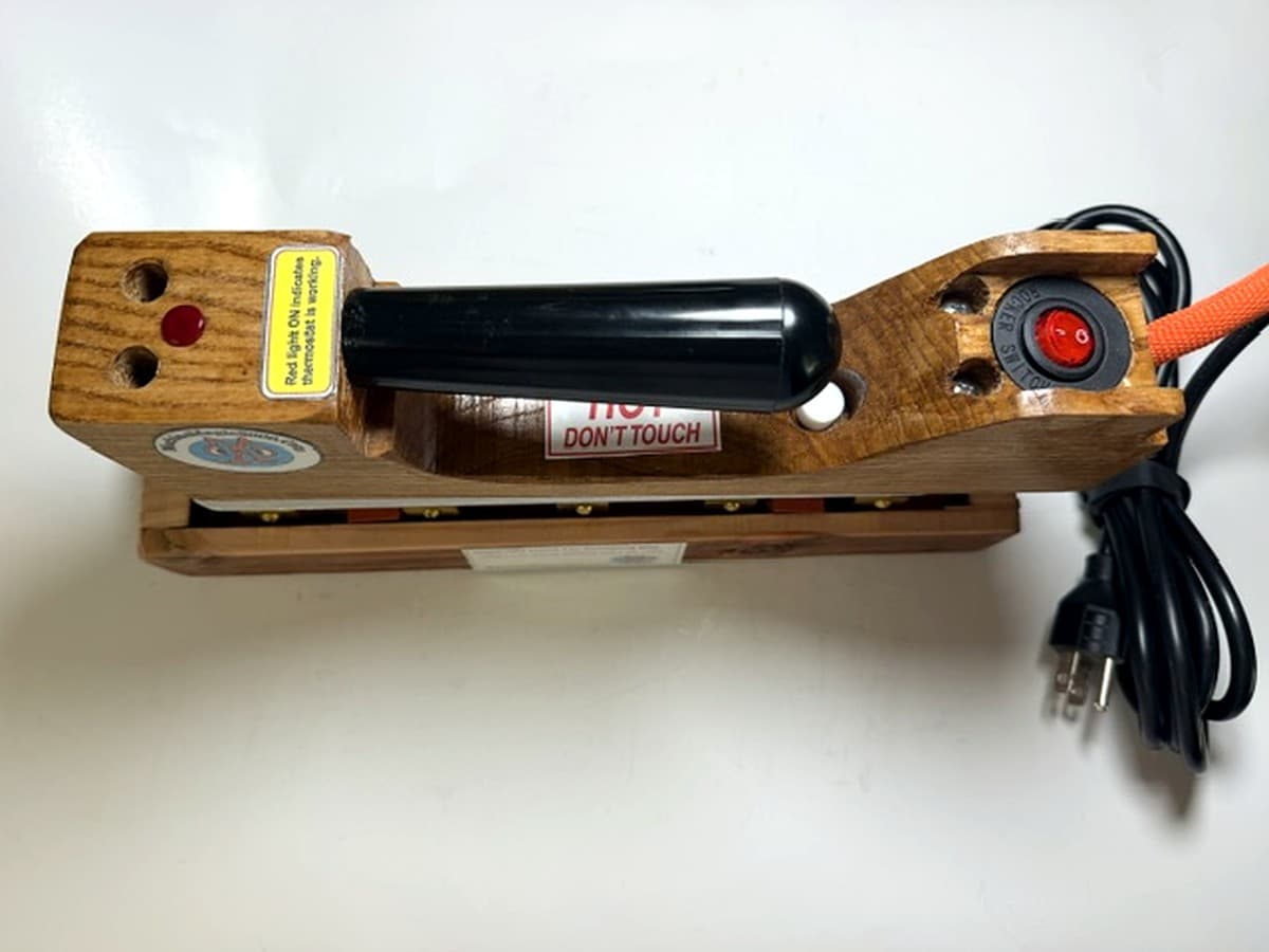 MM 10DLXPLUS Deluxe Plus 2x5 ten stamp iron with visible rear on/off switch